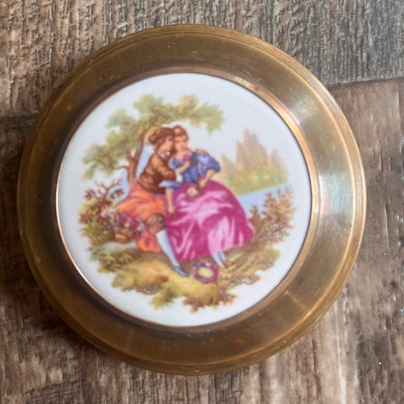 Early 19th century Romantic VTG Brass Victorian Ceramic Painting Compact Mirror - Picture 11 of 12